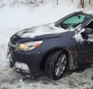 Car-Stuck-In-Snow